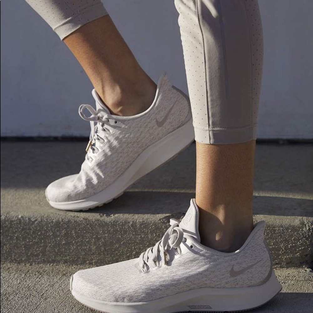 Nike Air Zoom Pegasus 35 Premium Sneakers